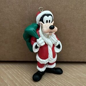 Vintage The Disney Store Goofy as Santa ornament from 1994